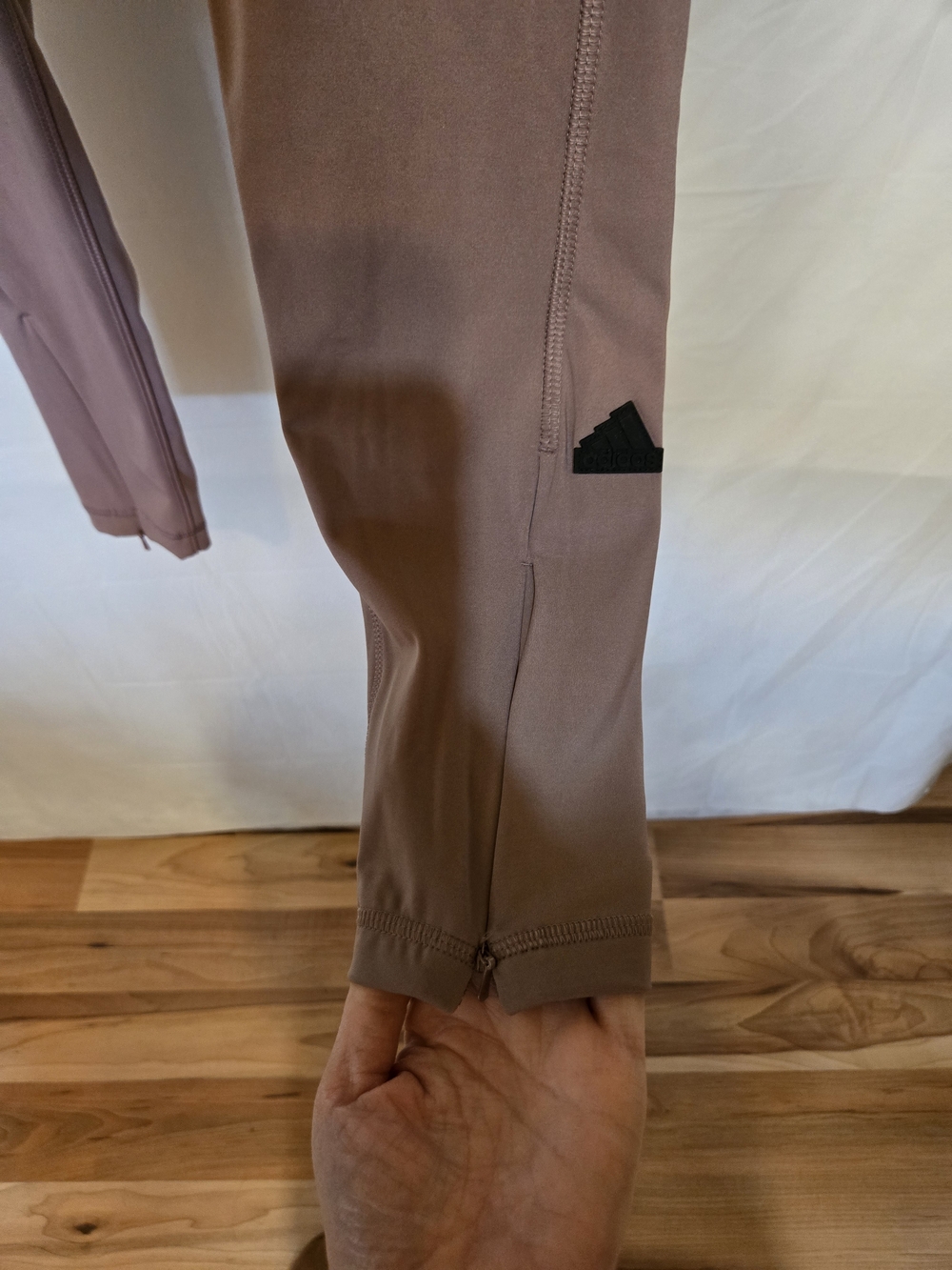 Adidas High-Waist Mauve Leggings – Comfortable Women’s Activewear - Picture 4 of 13